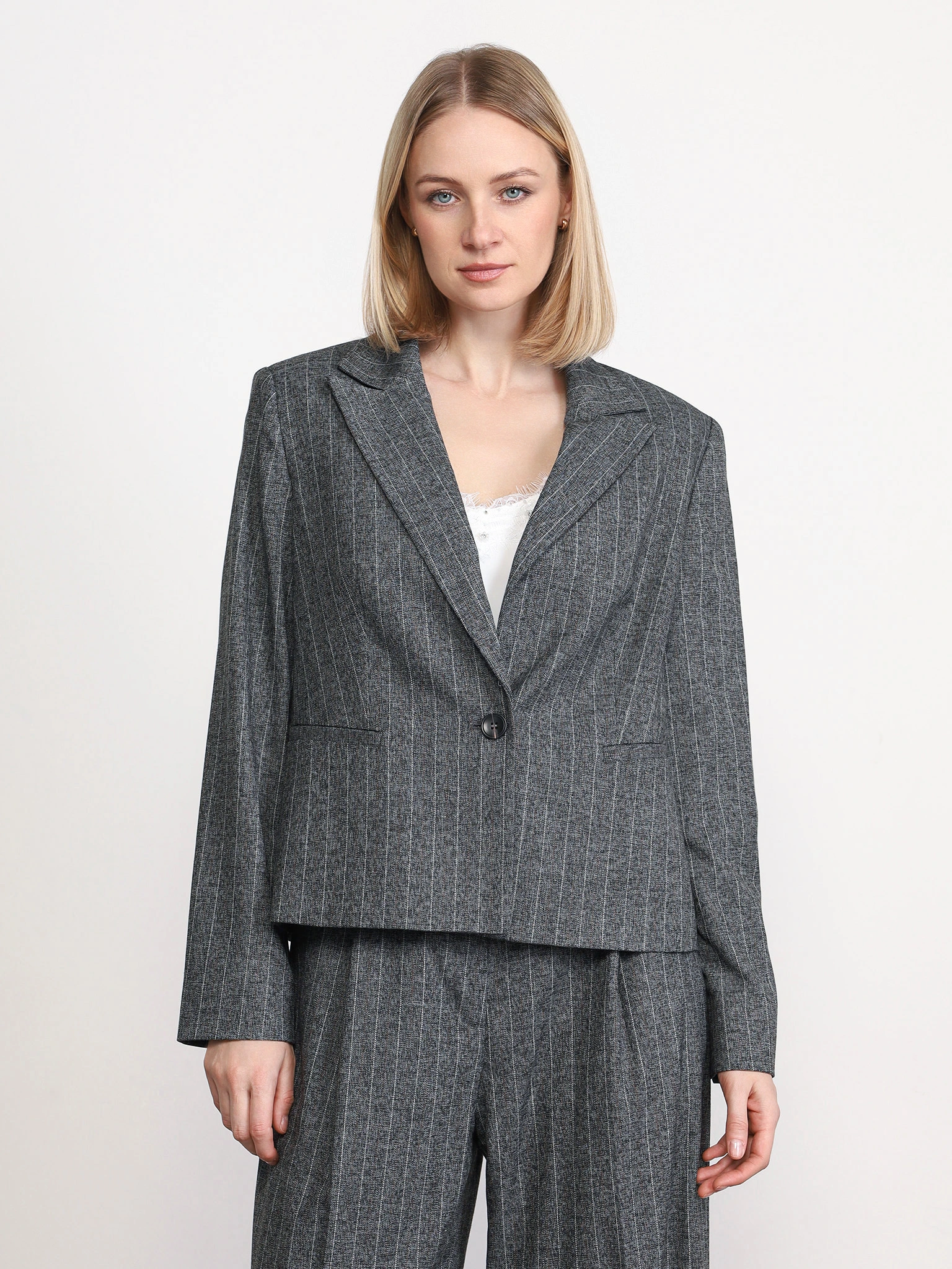 Пиджак однобортный темно-серого цвета в полоску